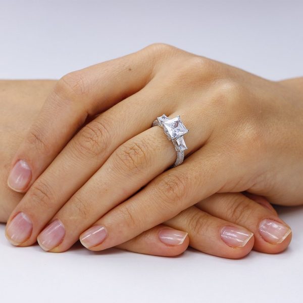 Inel de logodna argint White Princess cu 3 cristale mari TRSR086, Corelle